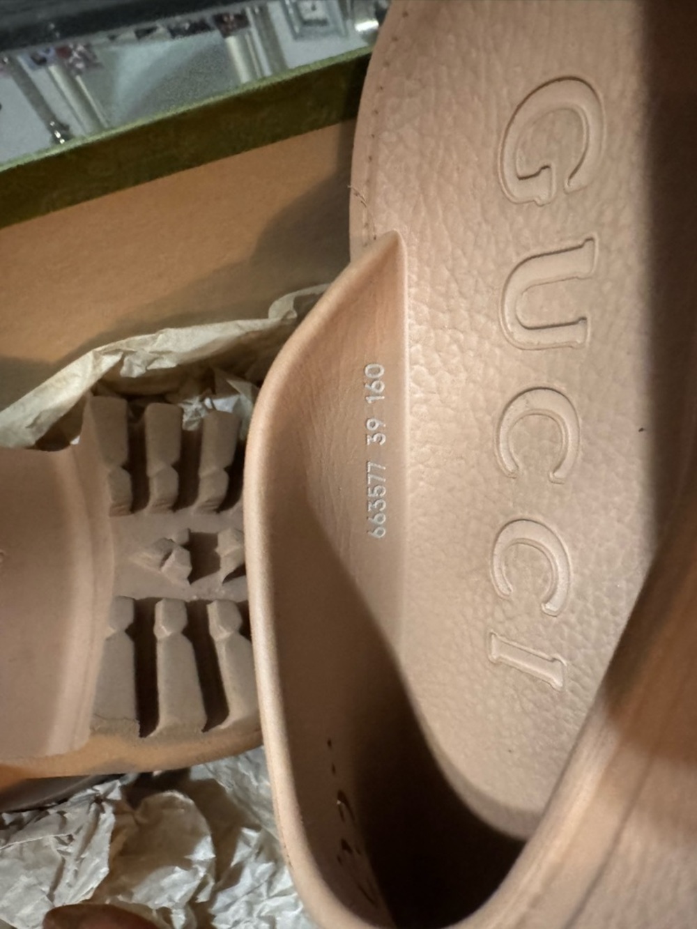 Gucci Women's Blush Pink Rubber Clog Slides - Picture 4 of 5